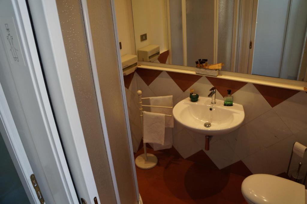 Koupelna v ubytování Palazzo Bernardini B & B