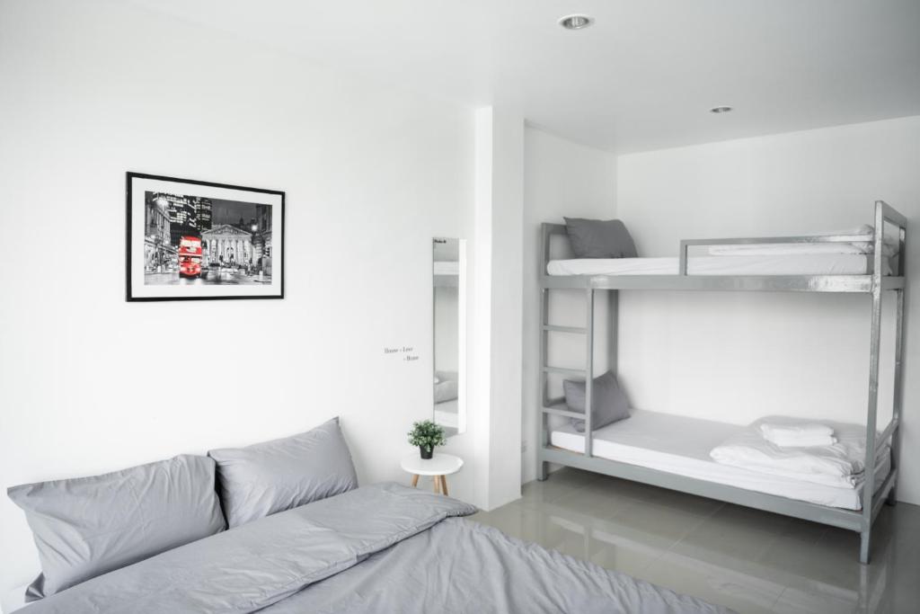 Poschodová posteľ alebo postele v izbe v ubytovaní Studio 41 Salaya-Sai4
