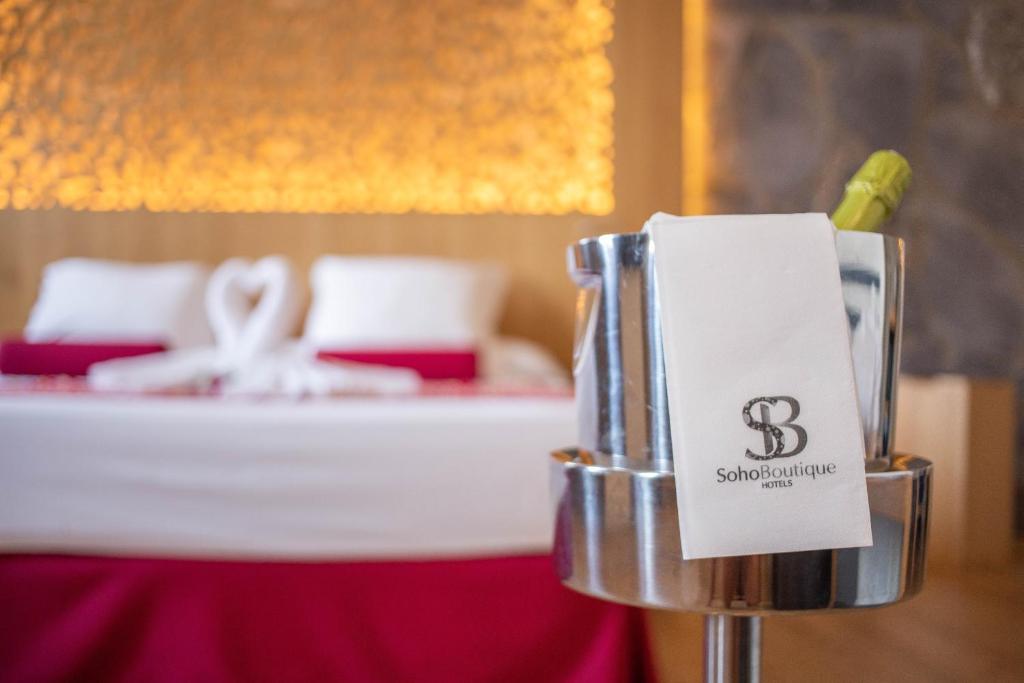 Postel nebo postele na pokoji v ubytování Soho Boutique Capuchinos & Spa