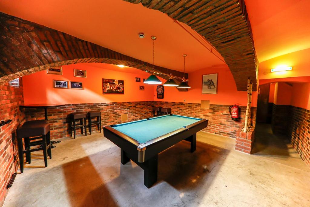 Do Step Inn Home - Hotel & Hostel biliárdasztala
