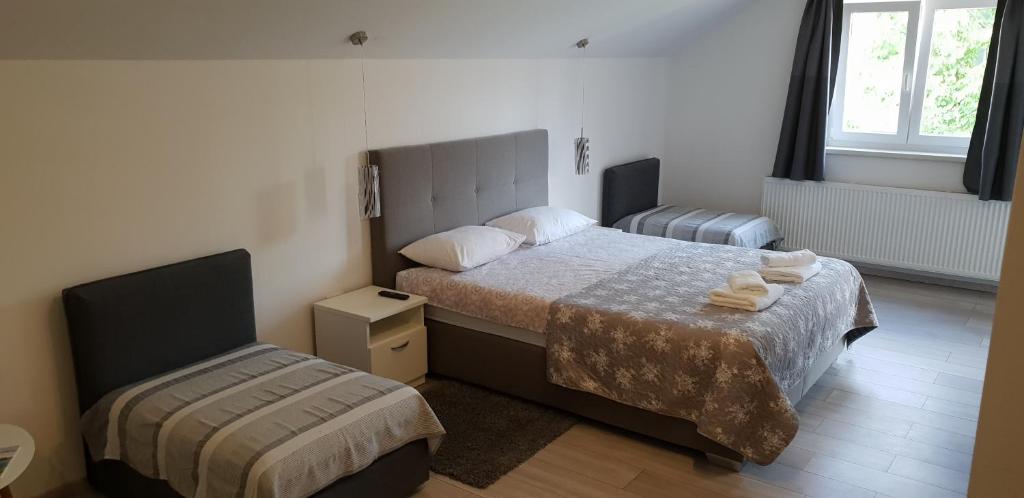 KE-TO Zagreb Airport Rooms - 11