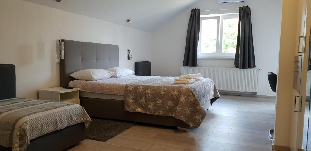 KE-TO Zagreb Airport Rooms - 9