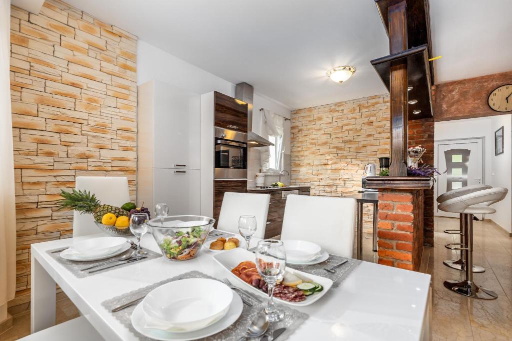 Kuchyň nebo kuchyňský kout v ubytování Villa Angeli