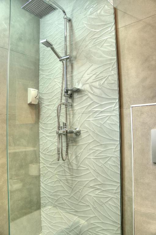 Un baño de Hotel Benitses Arches