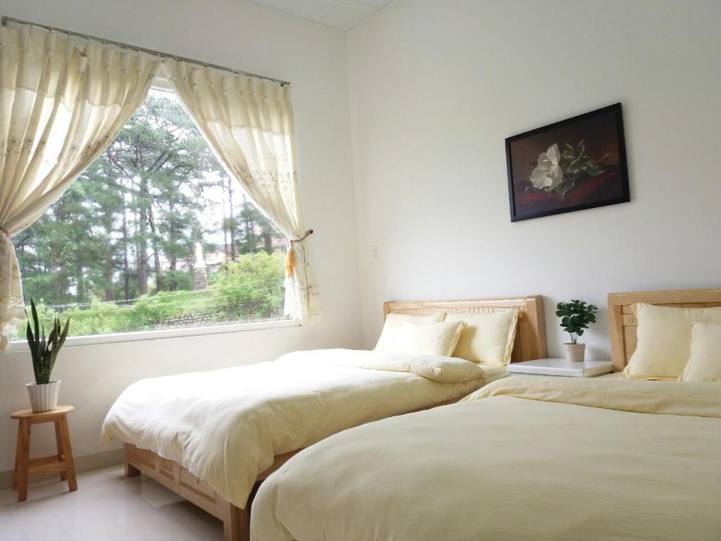 Postel nebo postele na pokoji v ubytování Strawberry Hotel Dalat