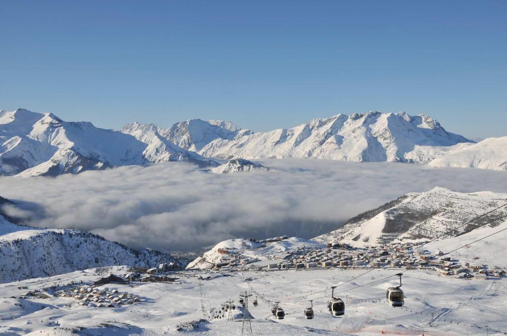a group of mountains with a ski lift in the snow at Appartements Le Soleil in LʼHuez