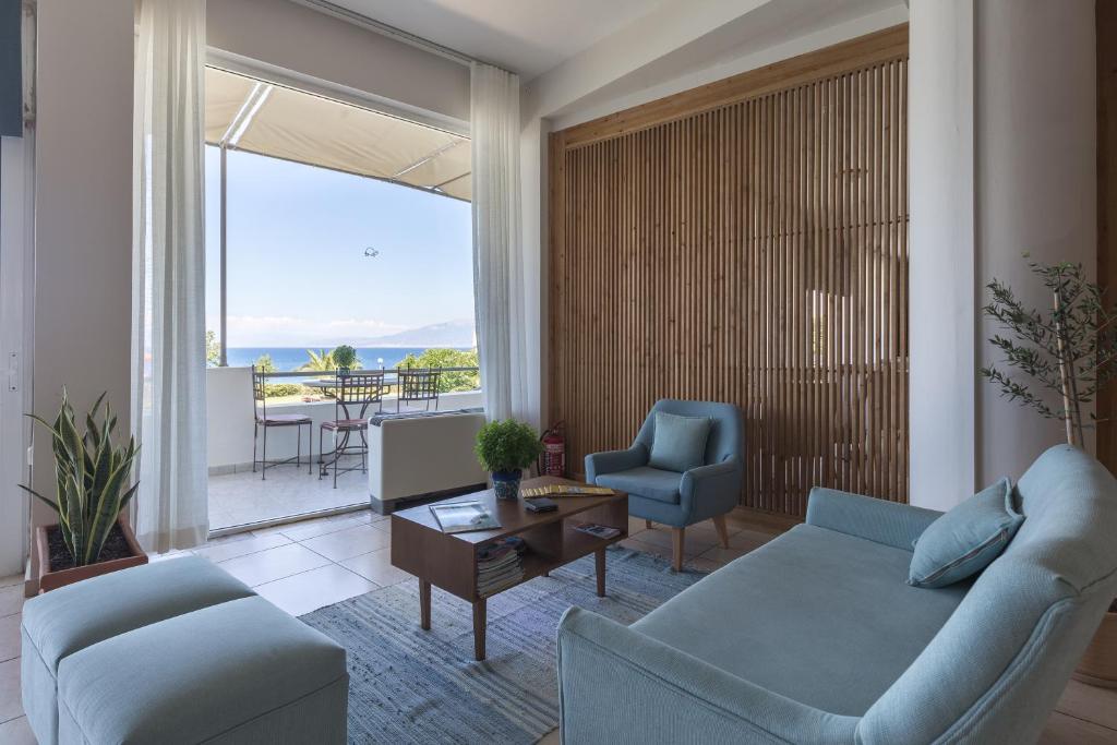 Posezení v ubytování Niforeika Beach Hotel