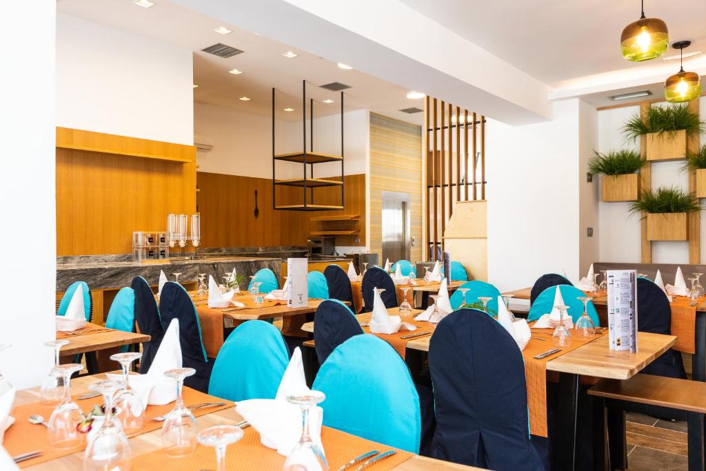 Reštaurácia alebo iné gastronomické zariadenie v ubytovaní T Hotel Premium Suites
