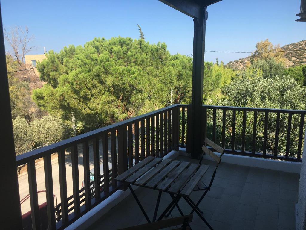 Balkón nebo terasa v ubytování Villa Christina with private pool in Saronida, near stunning beaches, Athens airport & Sounio