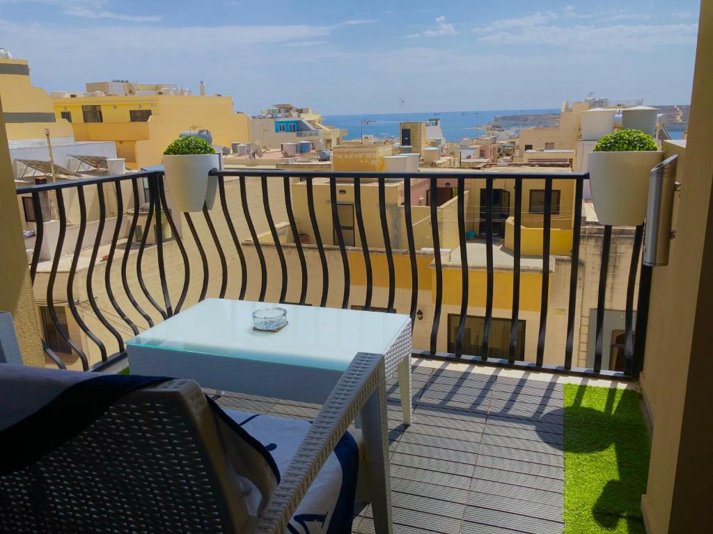 Balkón nebo terasa v ubytování Marsascala Sea View Apartment & Penthouse