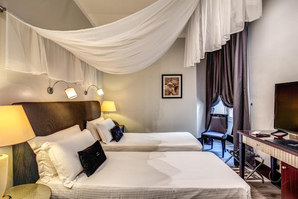 Postel nebo postele na pokoji v ubytování Hotel Giuggioli