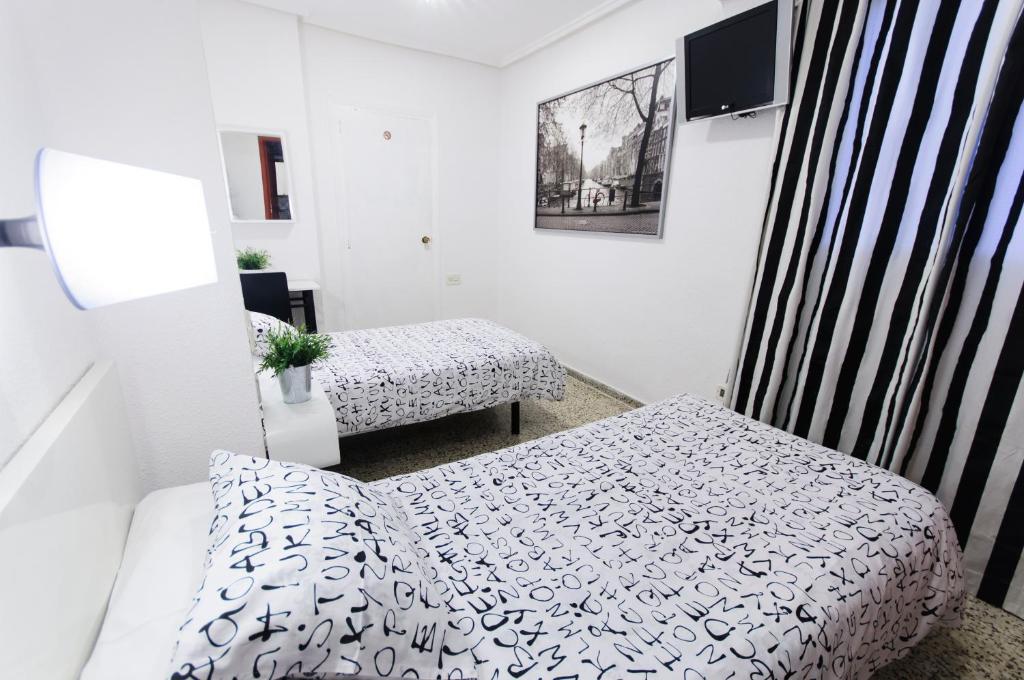 Hostal On Dormire Valencia, Valencia – Updated 2022 Prices