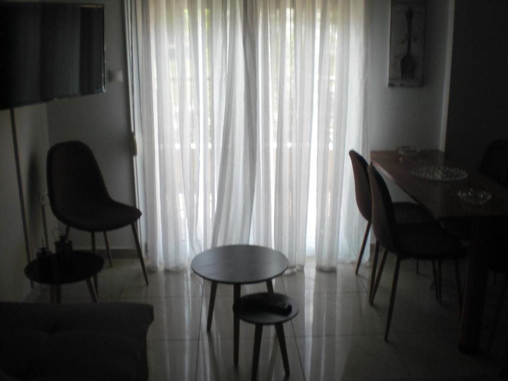 ΔΙΑΜΕΡΙΣΜΑ ΣΤΟ ΛΙΤΟΧΩΡΟ ΜΕ ΕΚΠΛΗΚΤΙΚΗ ΘΕΑ - 14