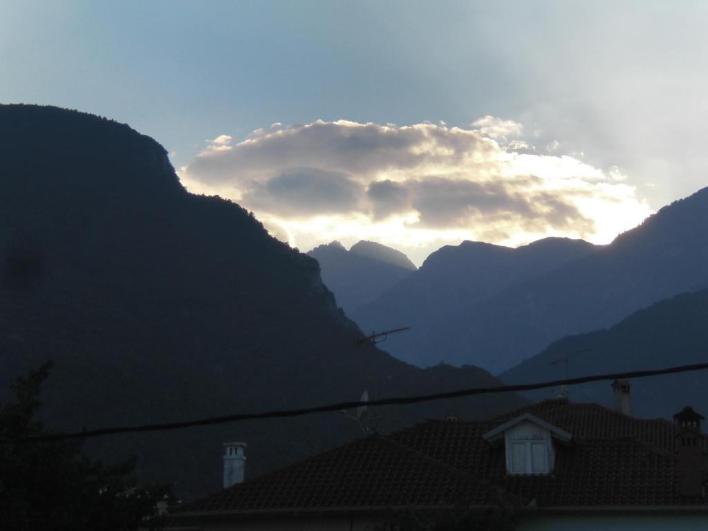 ΔΙΑΜΕΡΙΣΜΑ ΣΤΟ ΛΙΤΟΧΩΡΟ ΜΕ ΕΚΠΛΗΚΤΙΚΗ ΘΕΑ - 1