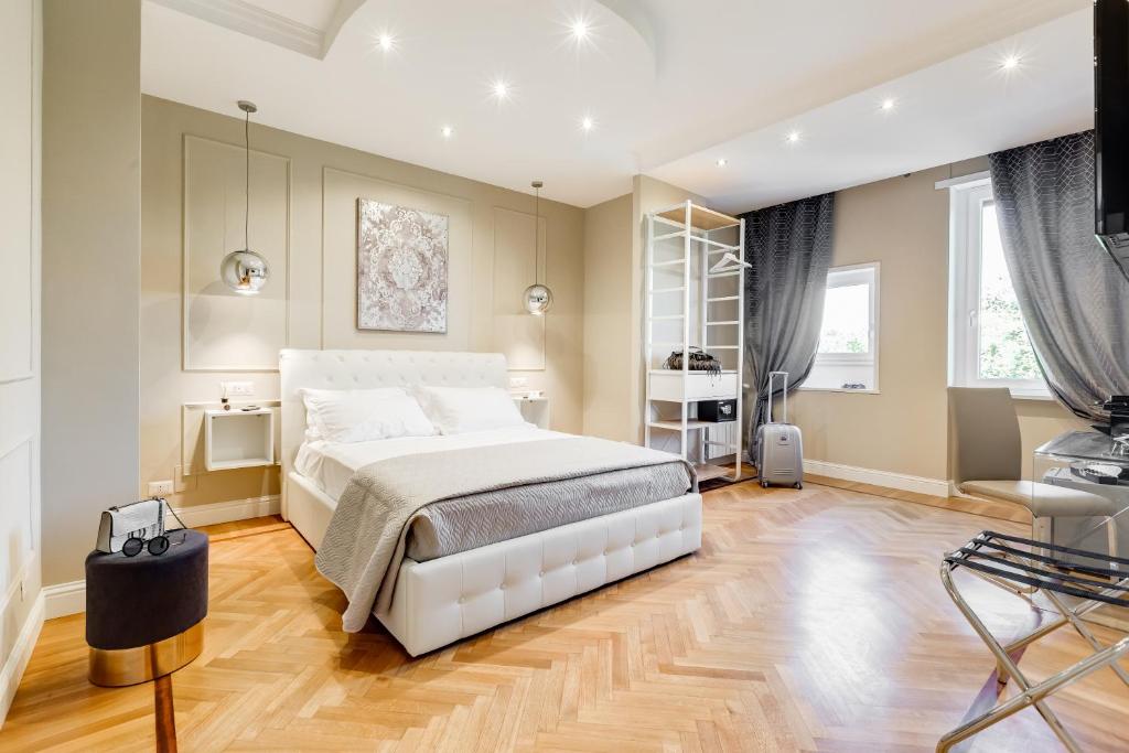 Ένα ή περισσότερα κρεβάτια σε δωμάτιο στο Mellini Palace Suites by Premium Suites Collection