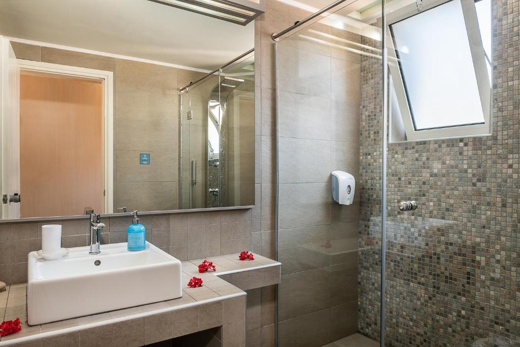 Kavos Hotel & Suites - 12