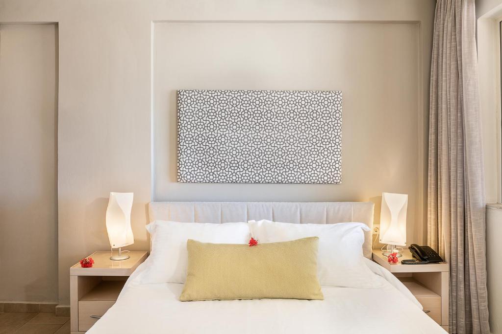 Kavos Hotel & Suites - 7