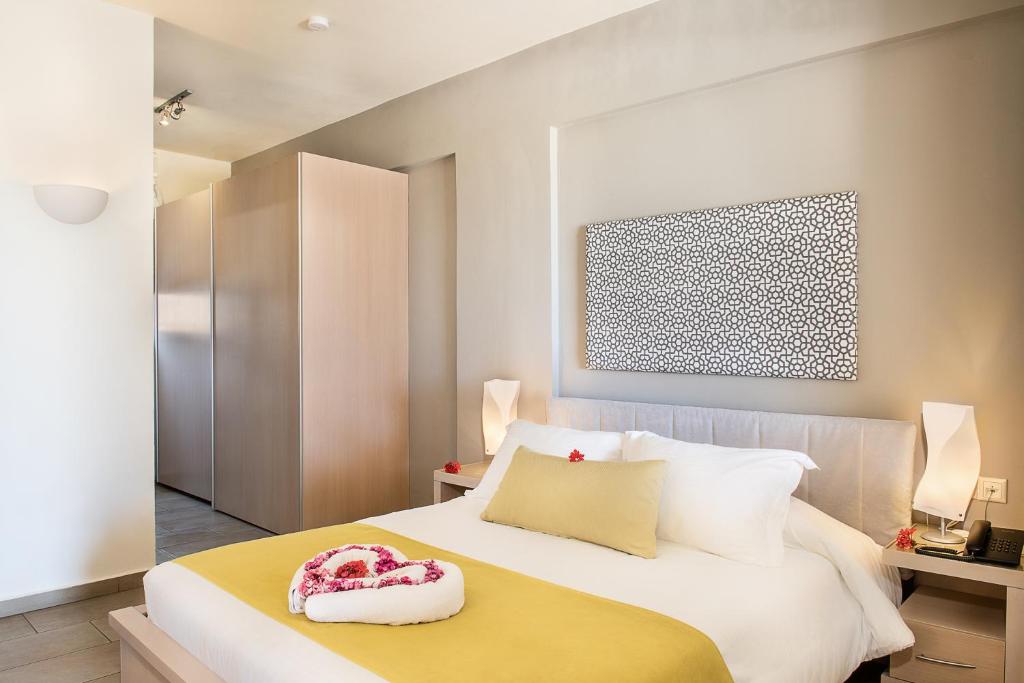 Kavos Hotel & Suites - 13