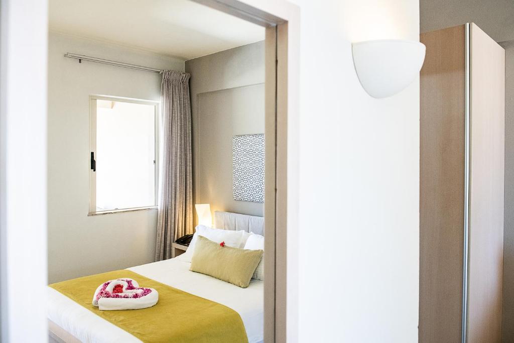 Kavos Hotel & Suites - 4