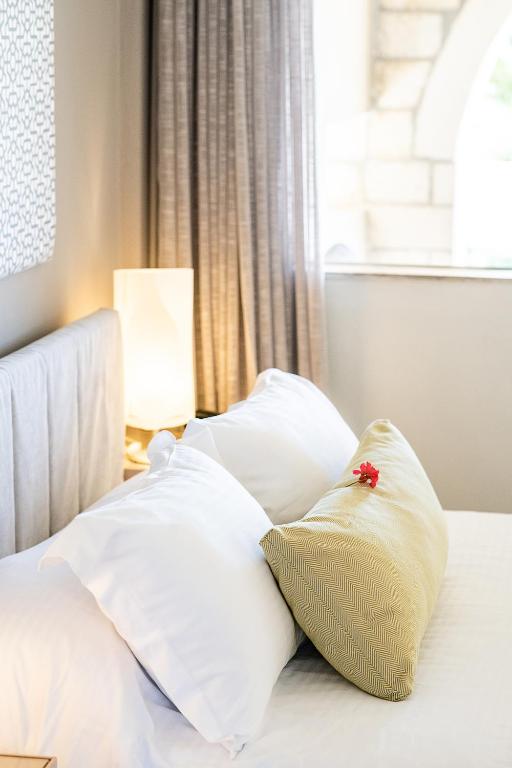 Kavos Hotel & Suites - 2