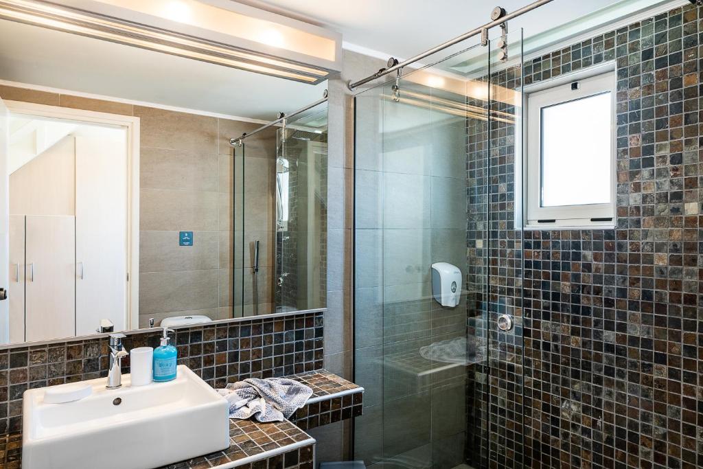 Kavos Hotel & Suites - 9