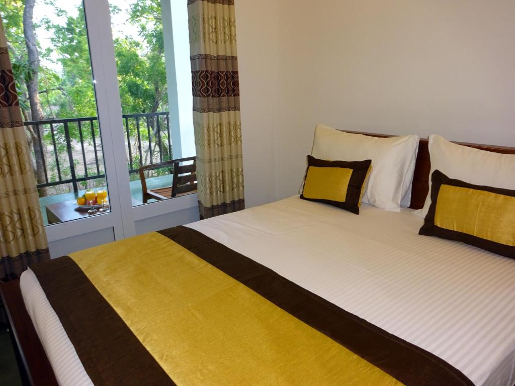 Tempat tidur dalam kamar di Kadulla Resort