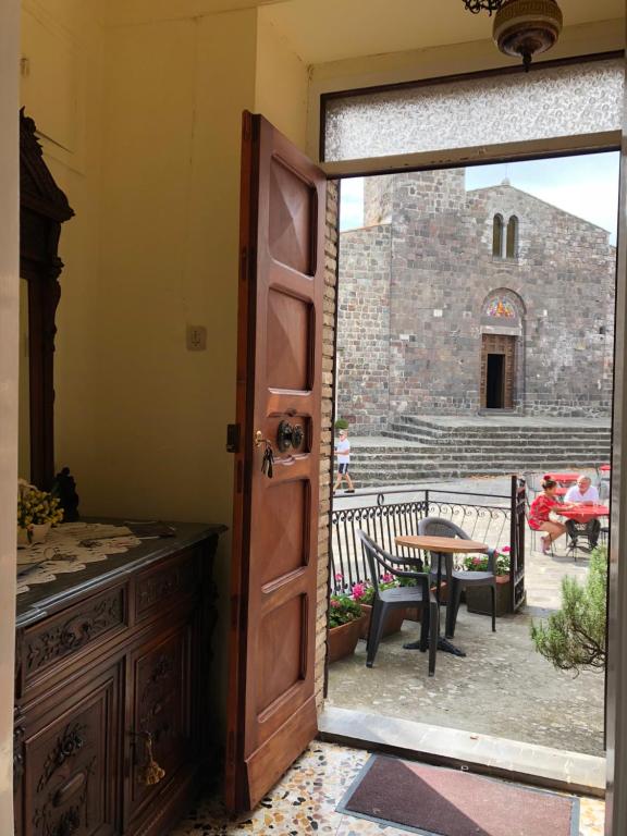 an open door with a view of a patio at Casa della piazza in Radicofani