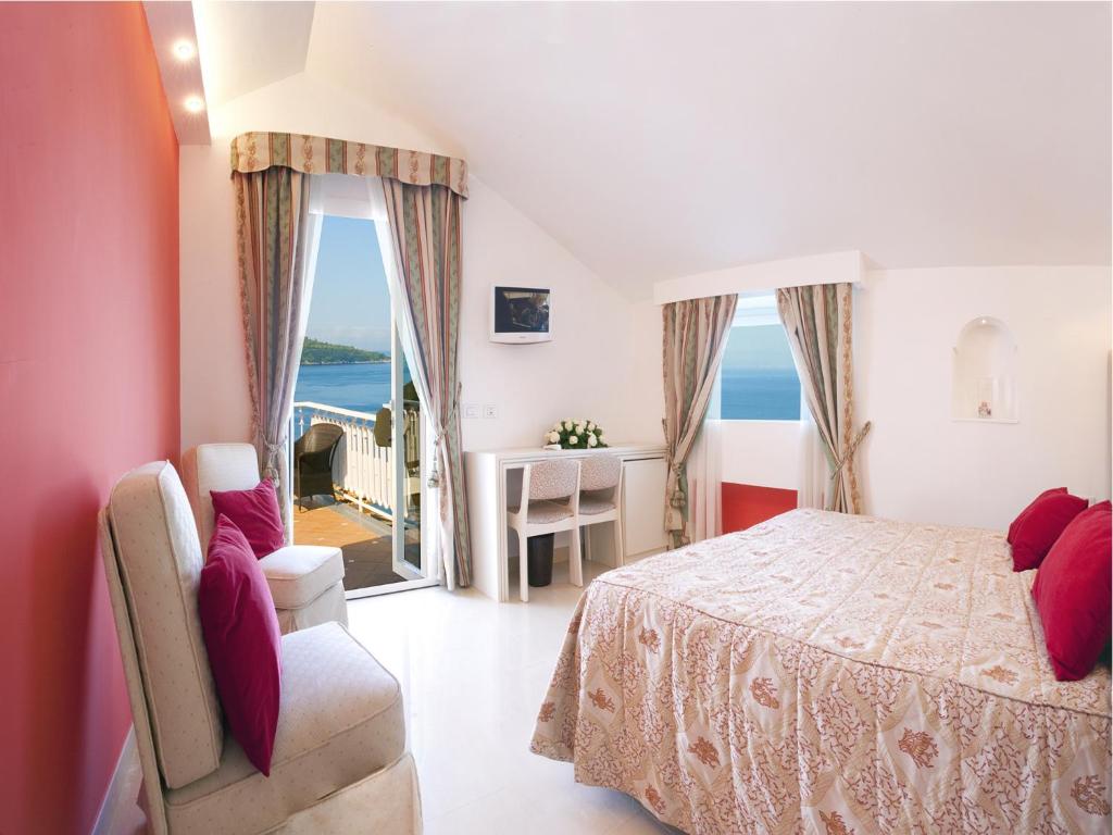 Postel nebo postele na pokoji v ubytování Hotel Corallo Sorrento