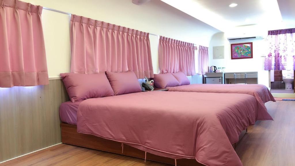 En eller flere senge i et værelse på Da Yi Train Homestay