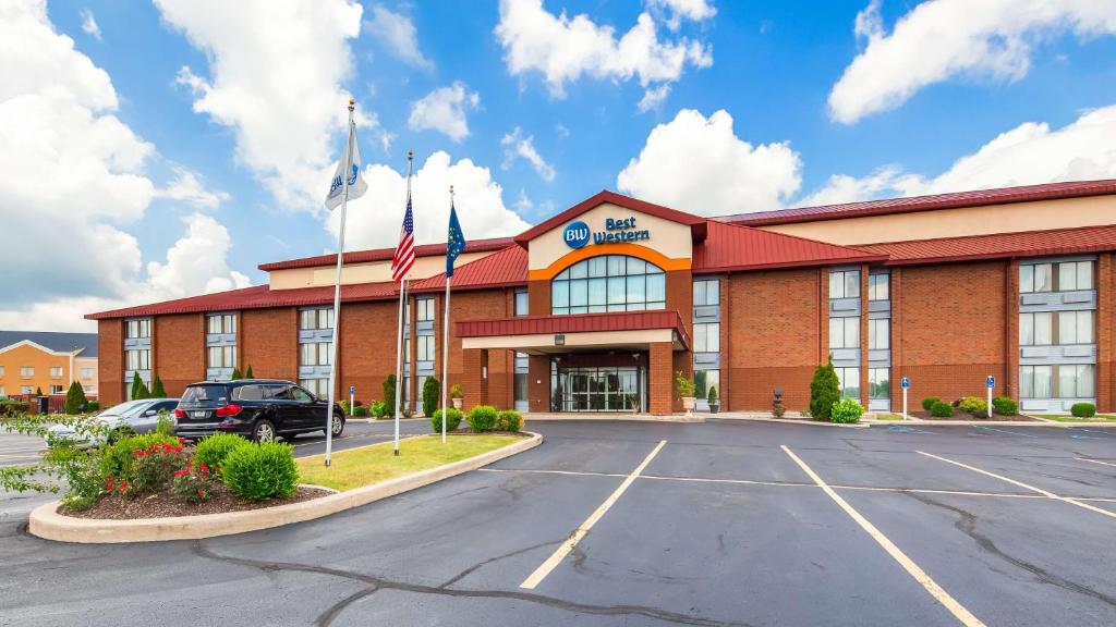 a front view of a hotel with a parking lot at Best Western Luxbury Inn Fort Wayne in Fort Wayne