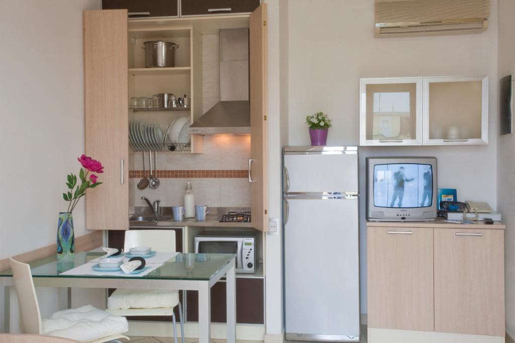 A kitchen or kitchenette at Residence Il Tulipano