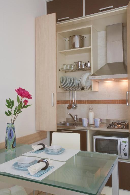 A kitchen or kitchenette at Residence Il Tulipano