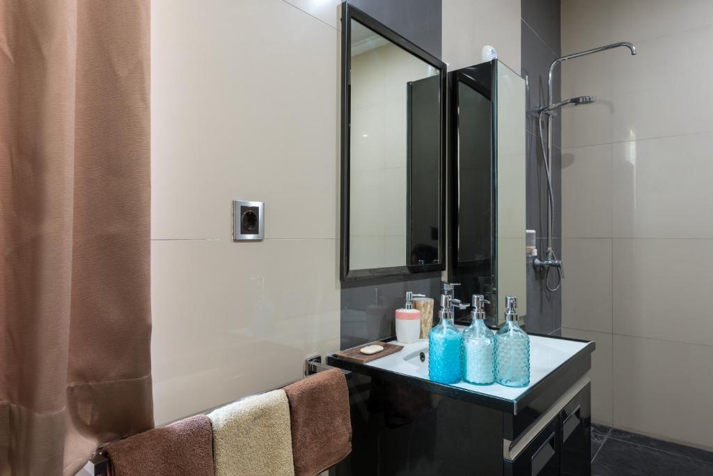 a bathroom with a sink and a mirror at Villa Melasti Wardana in Uluwatu