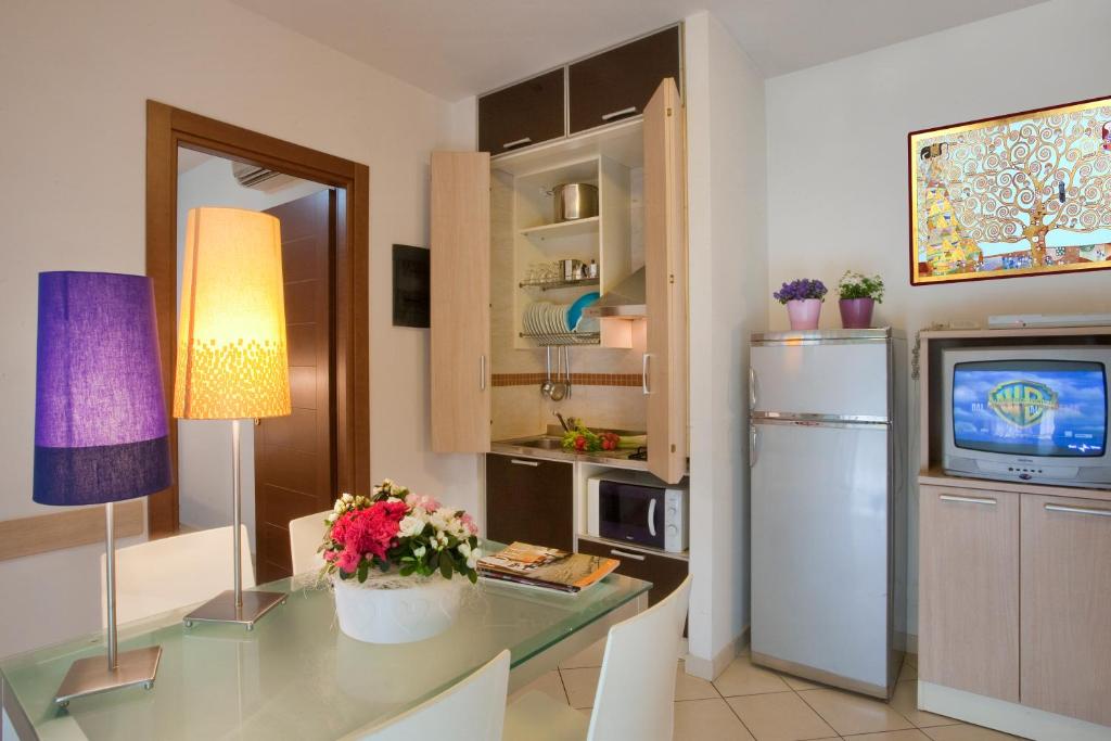 A kitchen or kitchenette at Residence Il Tulipano