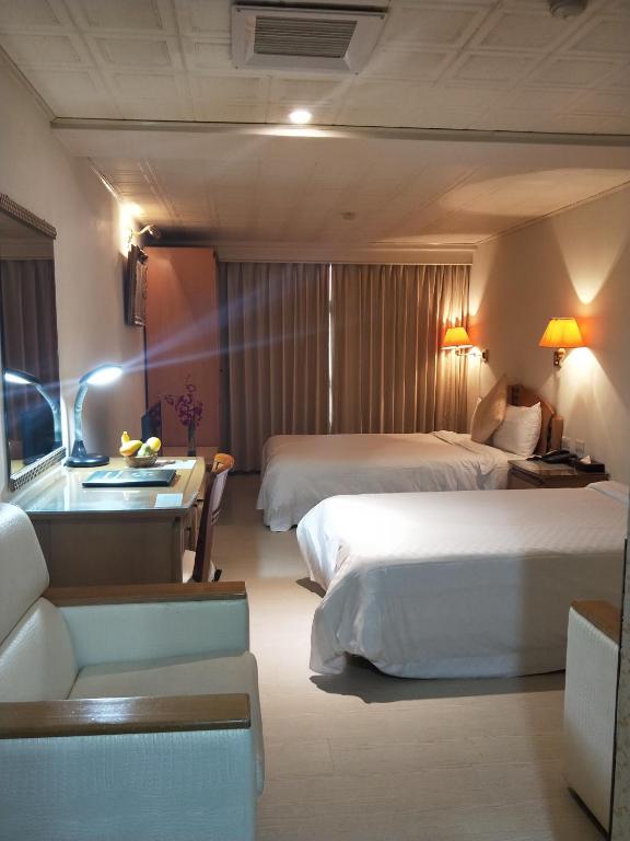 Berkeley Business Hotel Zhongzheng - Suite Familiar