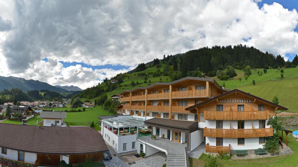 Nespecifikovaný výhled na hory nebo výhled na hory při pohledu z hotelu