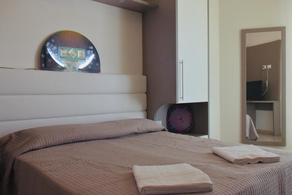 Postel nebo postele na pokoji v ubytování Hotel Astoria