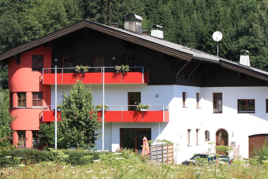 Budova, v ktorej sa apartmán nachádza