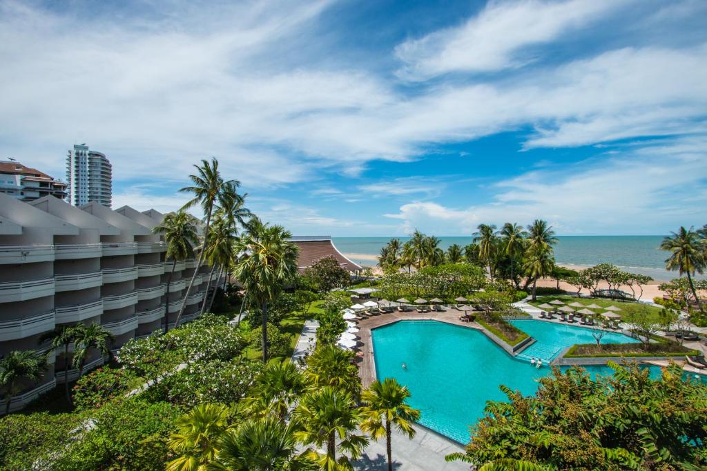 Bazén v ubytování The Regent Cha Am Beach Resort, Hua Hin nebo v jeho okolí