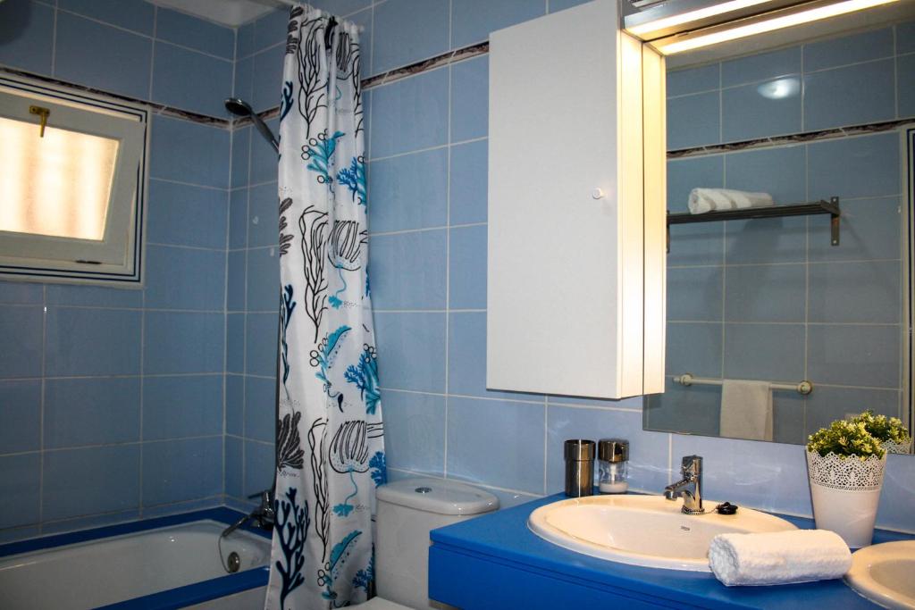 A bathroom at VILLA OLIVEIRA by Buenavilla
