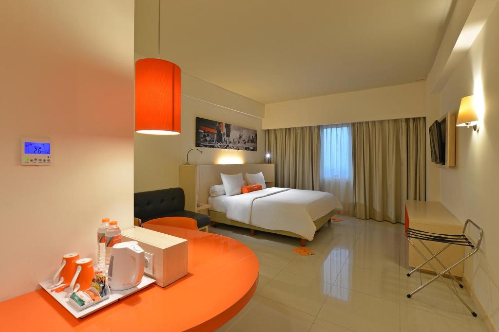 Postel nebo postele na pokoji v ubytování HARRIS Hotel & Conventions Ciumbuleuit Bandung