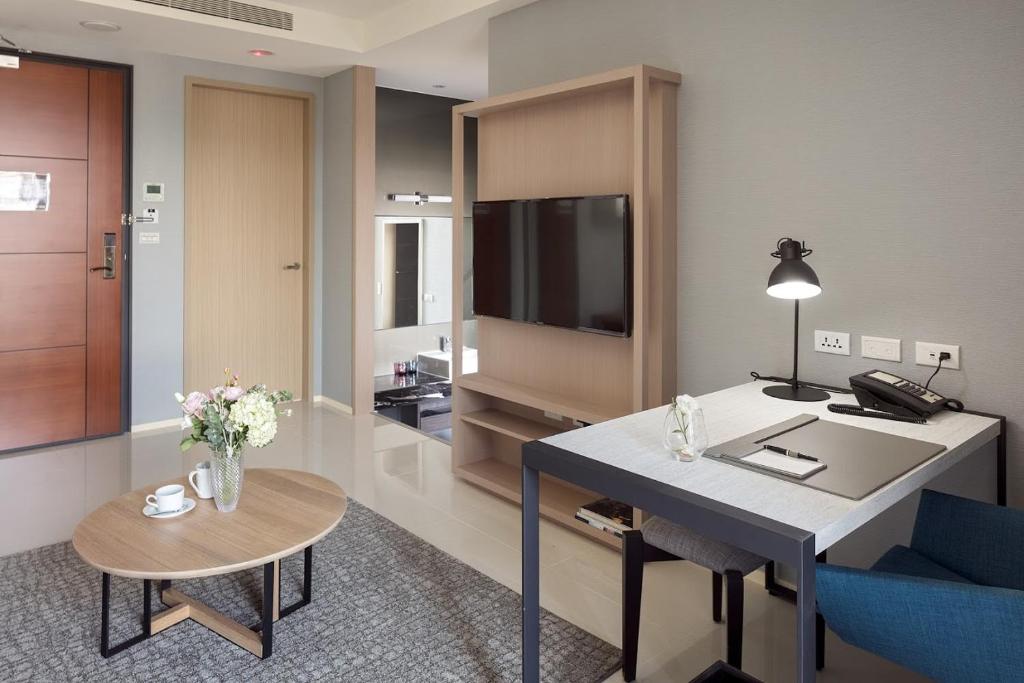TV a/nebo společenská místnost v ubytování Jolley Hotel