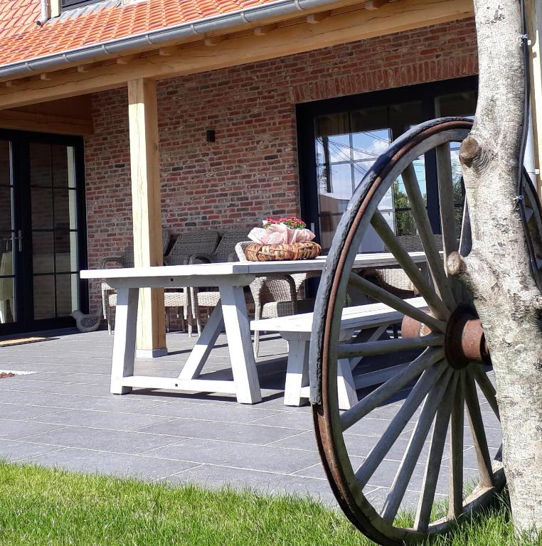 Fotografie z fotogalerie ubytování Florentinus met hottub, afgesloten tuin en overdekt terras v destinaci Veurne