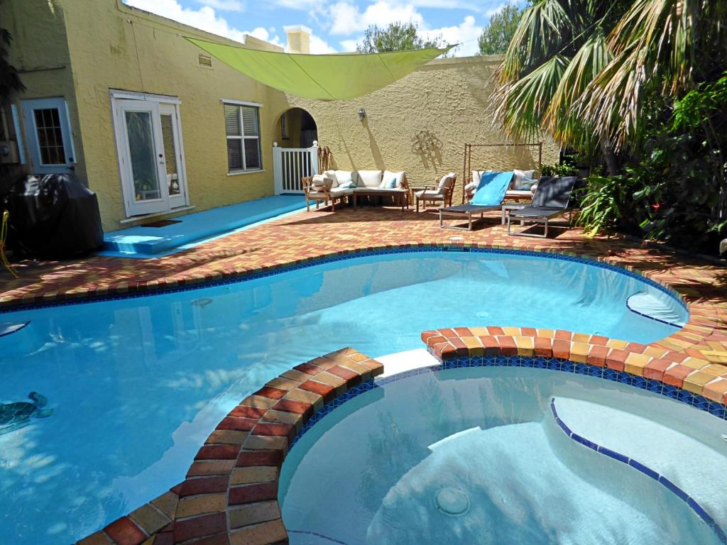 Magical villa Private poolspa & garden, Lake Worth (updated prices 2024)