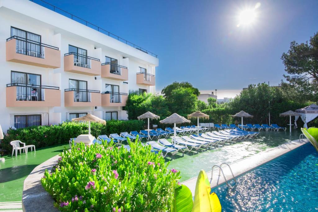 azuLine Hoteles Mar Amantis & II, Bahia de Sant Antoni ...