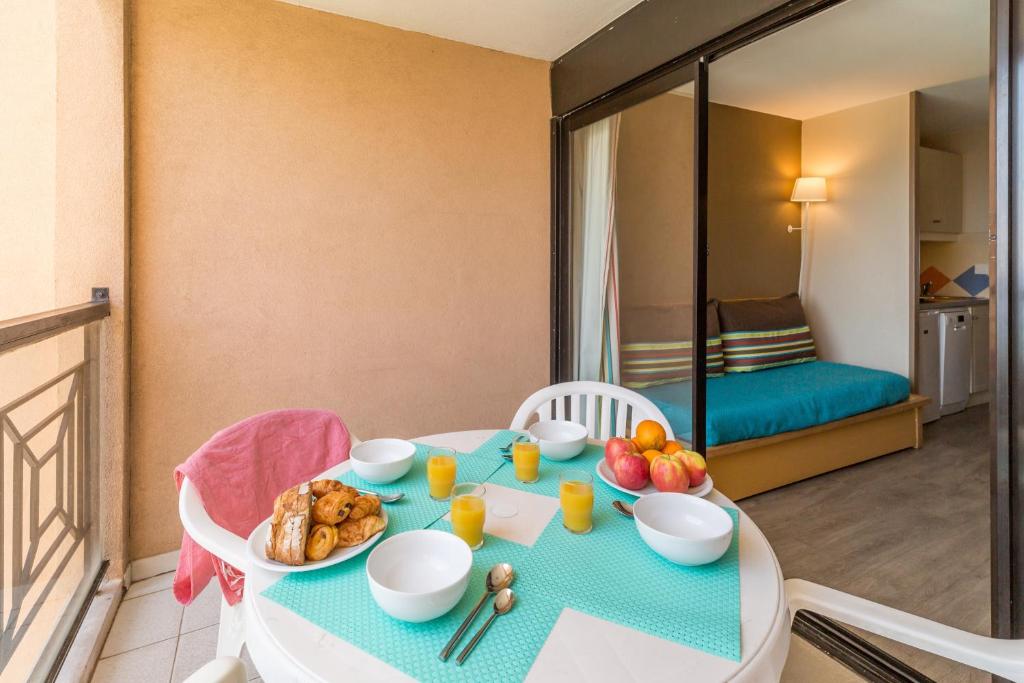 
Studio with Sleeping Alcove and Terrace or Balcony (5 People) - Sea View
