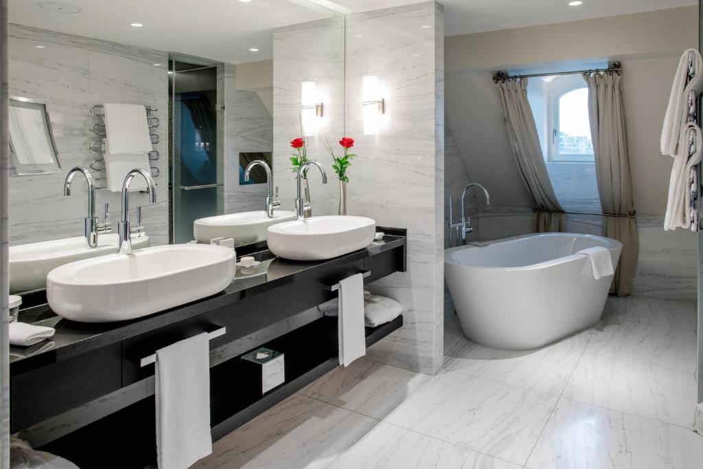 Hotel Schweizerhof Bern & Spa - Resim 2