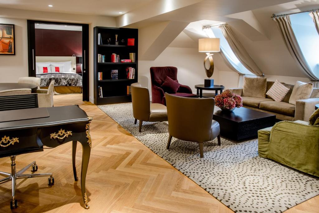Posezení v ubytování Hotel Schweizerhof Bern & Spa