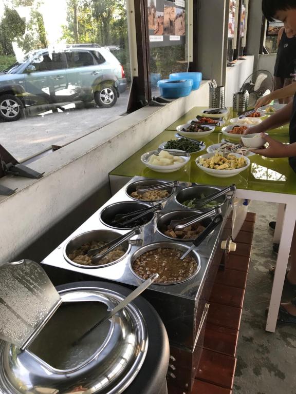 &#x5C0F;&#x6728;&#x5C4B;&#x6216;&#x9644;&#x8FD1;&#x7684;&#x98DF;&#x7269;