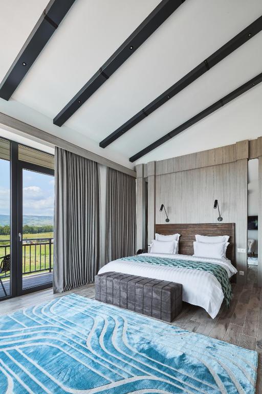 Postel nebo postele na pokoji v ubytování Ambassadori Kachreti Golf Resort
